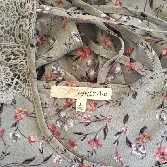 REWIND Woman’s Bell Sleeves Green/Flowers striped open back Top size L - Picture 4 of 7